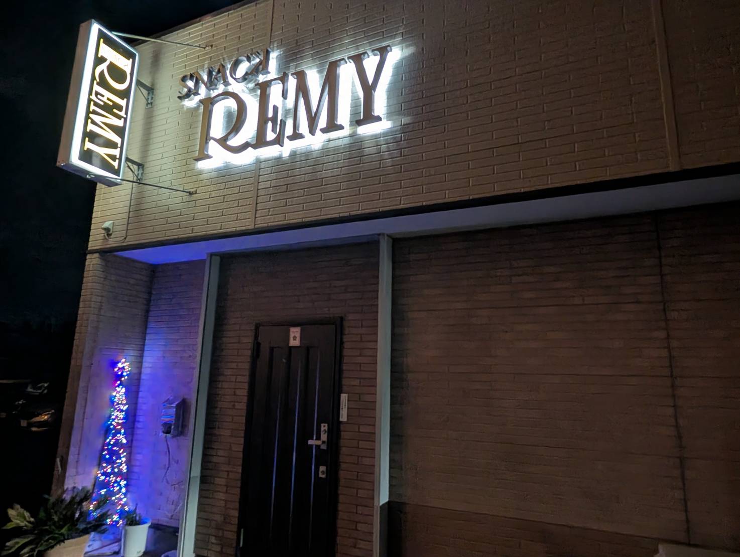 スナックREMYの店舗写真
